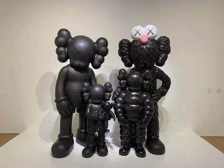 Kaws 47x13x37cm 2.5kg   (3)